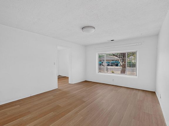 3rd image of 915 Pacific Ave SW