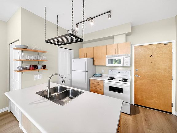 5th image of 1550 Church Ave #403