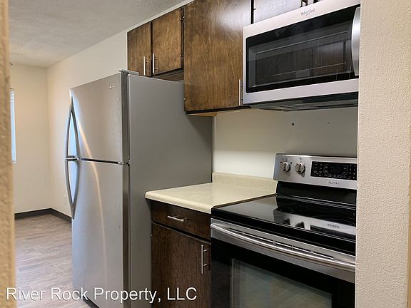 3rd image of 820 24th Ave S APT 14