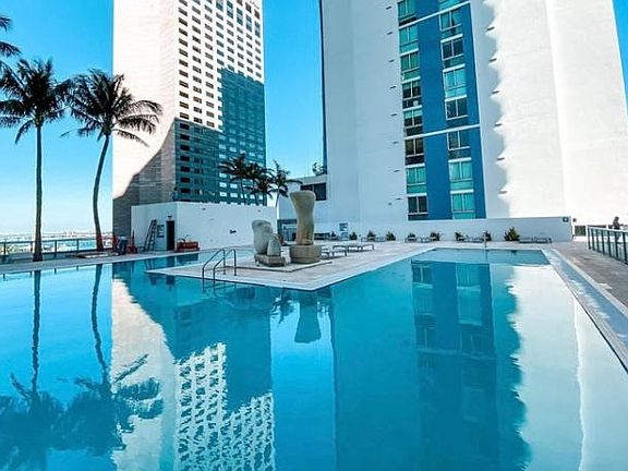 3rd image of 325 Biscayne Blvd #A11