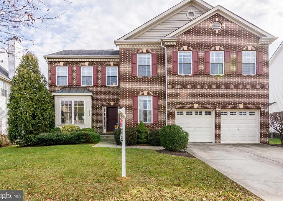 1st image of 909 Briggsdale Ct