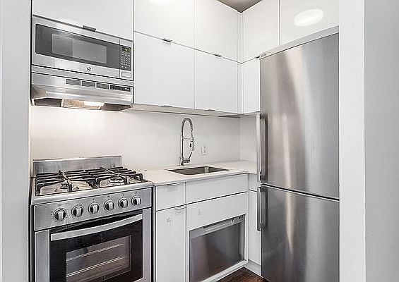 3rd image of 117 E 7th St APT 3E