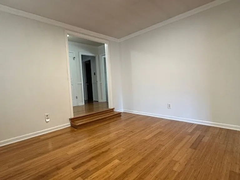 305 Glen Oak Dr — Photo 3