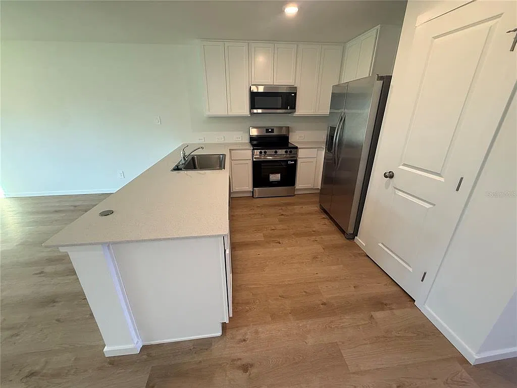 3 bed, 2.5 bath, 1386 sqft, $1,900 — Photo 3