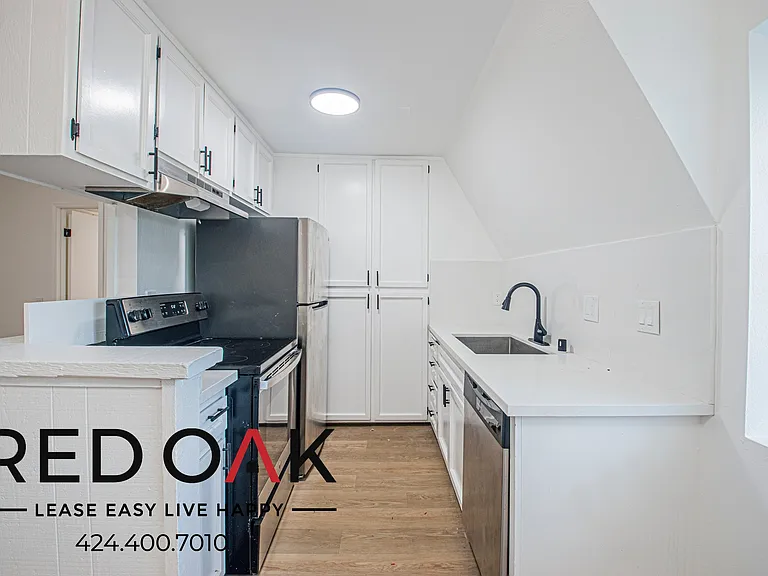 11051 Barnwall St #10 — Photo 6