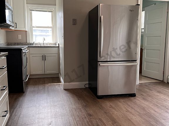 3rd image of 117 Dexter St Floor 1