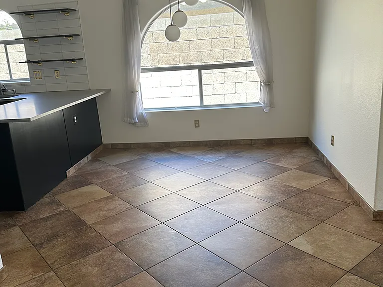 2205 E Williams Dr — Photo 5