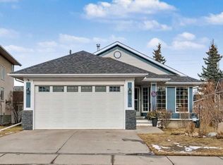 184 Harvest Hills Dr NE, Calgary, AB T3K3Y1