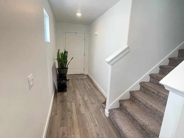 639 W Parker Pl — Photo 8