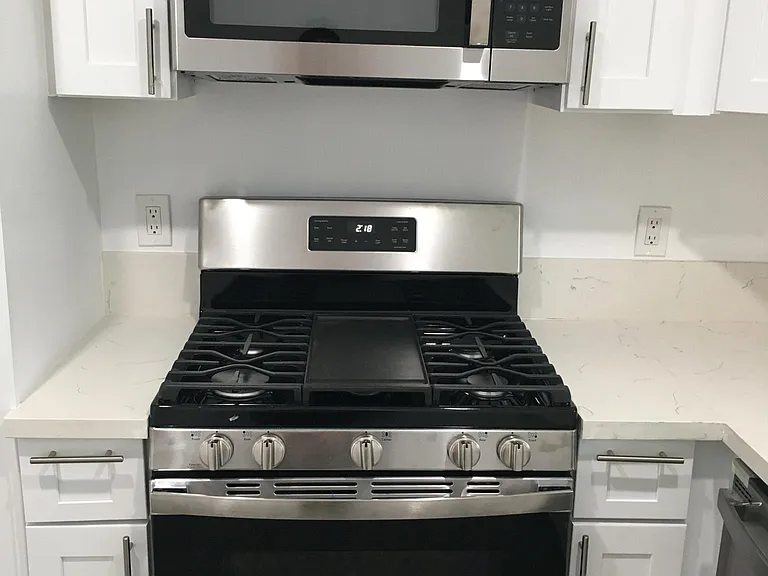 1118 S Holt Ave #4 — Photo 5
