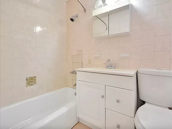 5th image of 341 Lexington Ave APT 3R