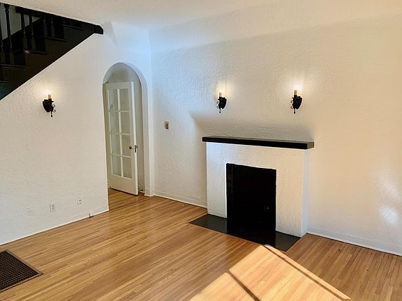 2nd image of 7921 Oakwood Ave #C