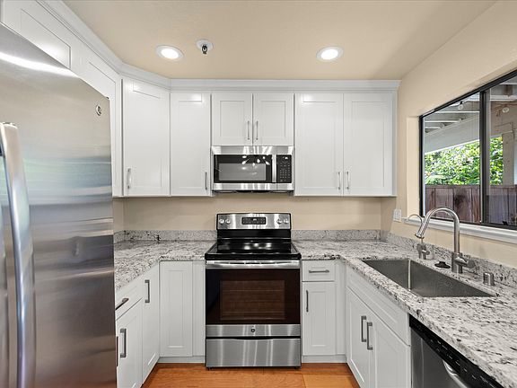 3rd image of 457 Sierra Vista Ave APT 3