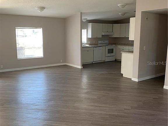 3rd image of 1920 Meadow Oak Cir