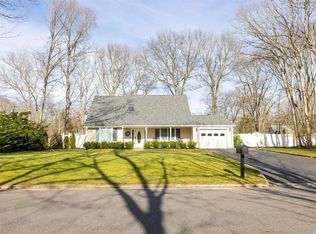 21 Stafford Ln, Stony Brook, NY 11790