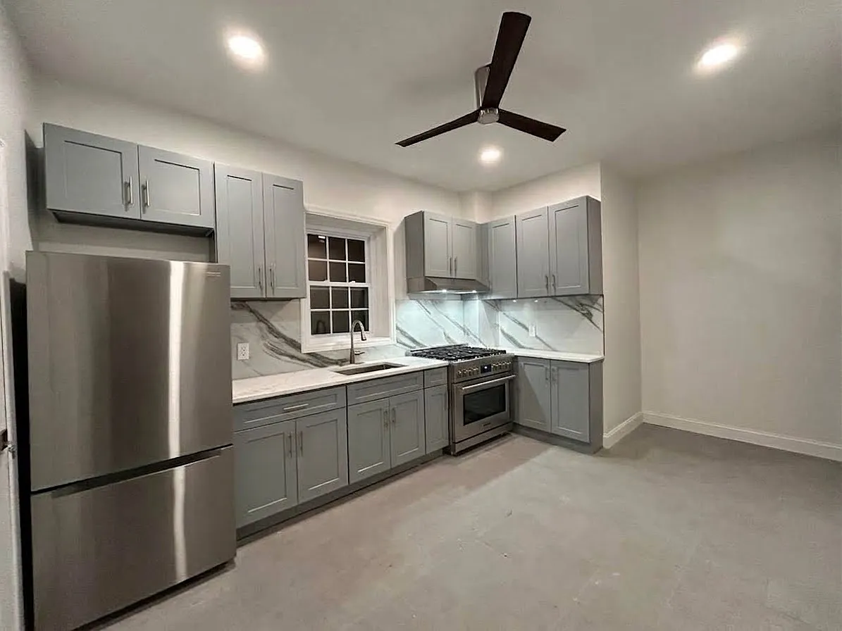 3 bed, 1200 sqft, $2,700 — Photo 2