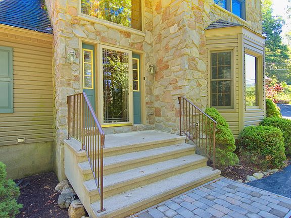 3rd image of 35 Huckleberry Dr