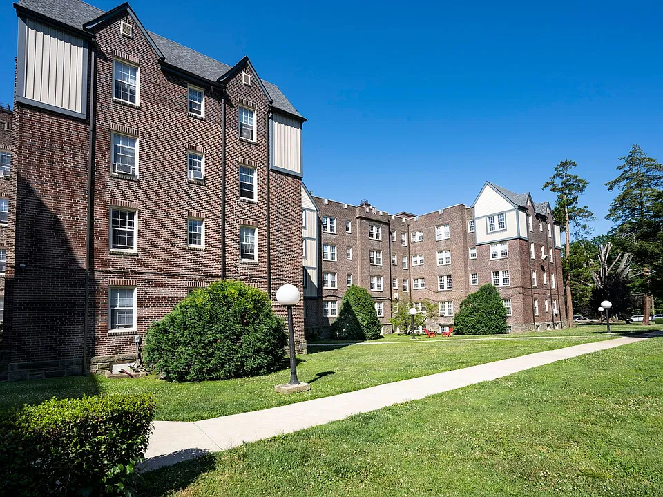 Upsal Gardens Apartments- Beautiful historical building with breathtaking charm!