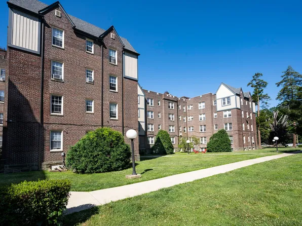 Upsal Gardens Apartments- Beautiful historical building with breathtaking charm!