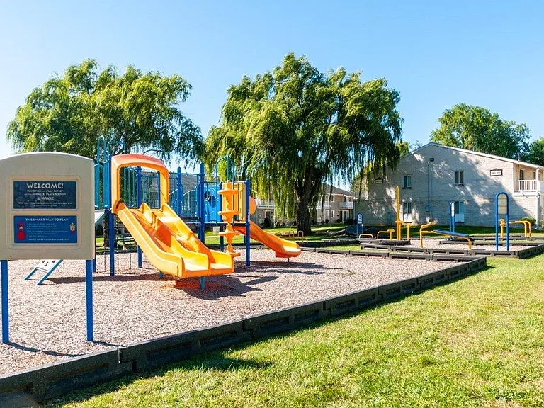 Greentree Village Townhomes — Photo 17