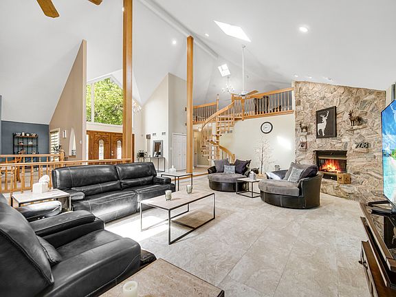 4th image of 708 Galway Dr