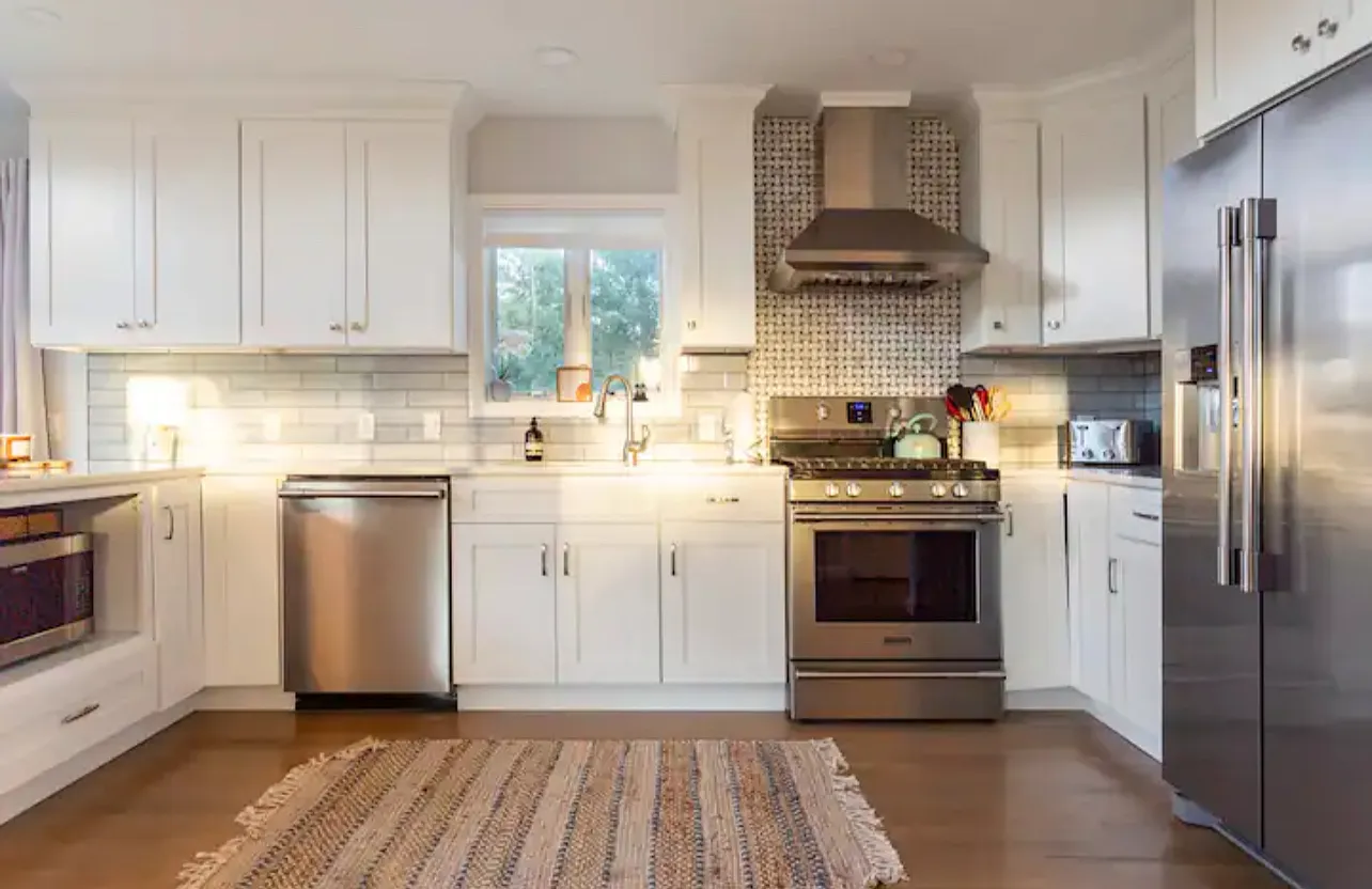 3 bed, 1650 sqft, $4,955 — Photo 3