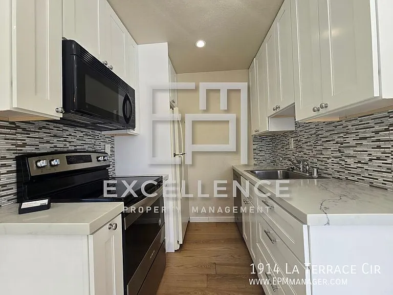 1914 La Terrace Cir — Photo 2