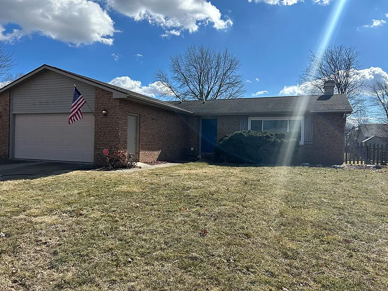 2605 Hathaway Dr — Photo 2