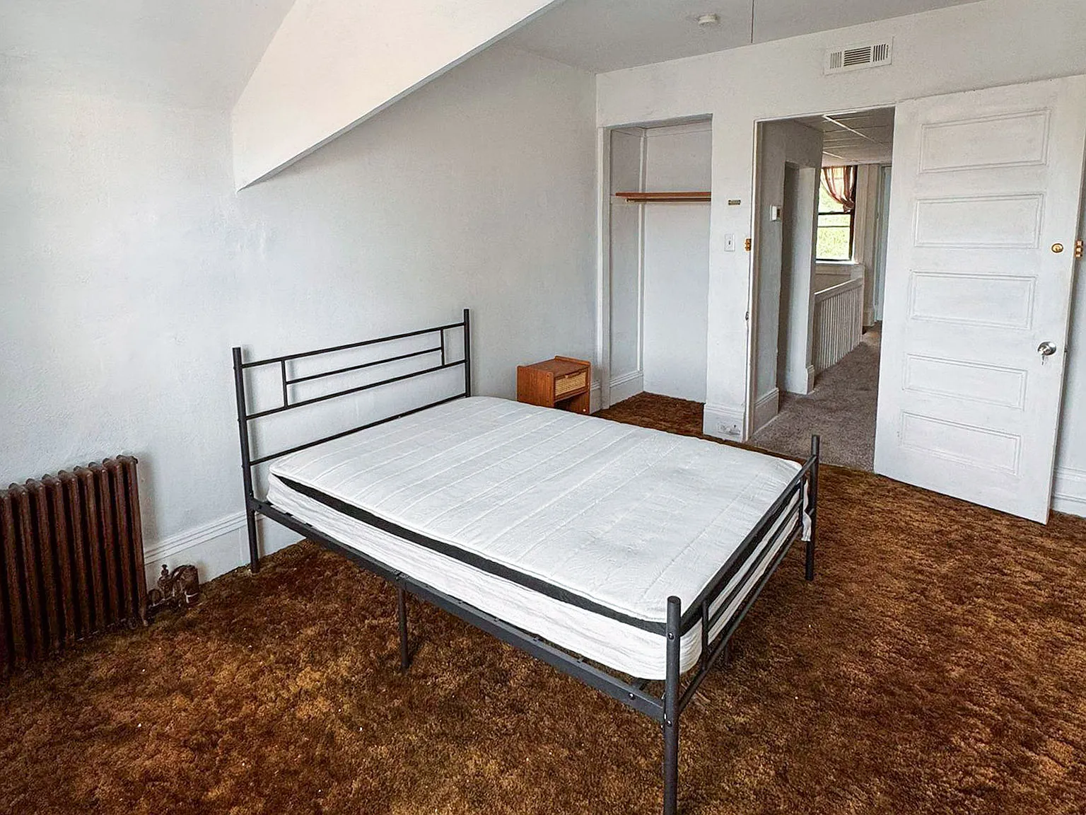 4 bed, 2.0 bath, 2000 sqft, $680 — Photo 1