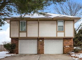 307 NW Sherwood Dr, Blue Springs, MO 64014