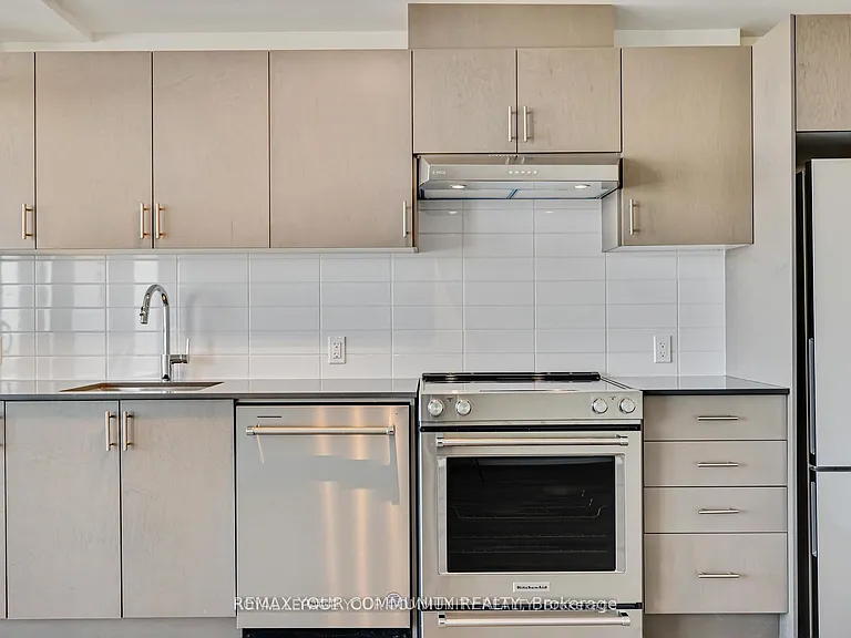8960 Jane St #429 — Photo 15