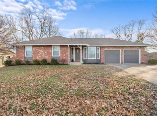 811 NE Mulberry St, Lees Summit, MO 64086