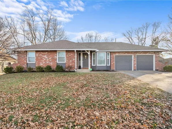 811 NE Mulberry St, Lees Summit, MO 64086