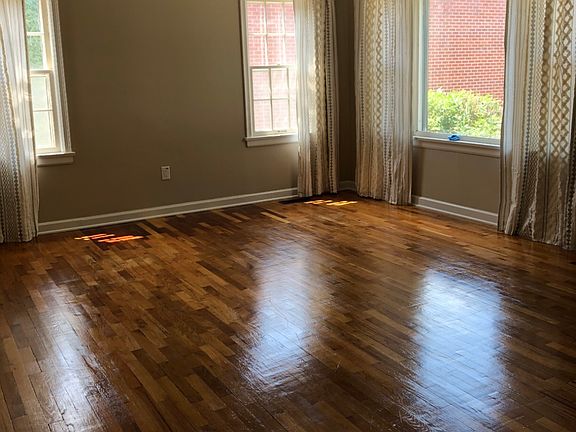 Living room unfurnished