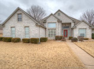 862 Ivy Ln, Sand Springs, OK 74063