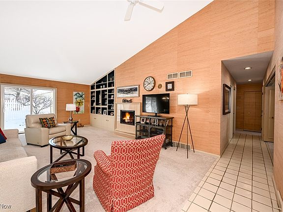 5th image of 915 Wellsley Ln