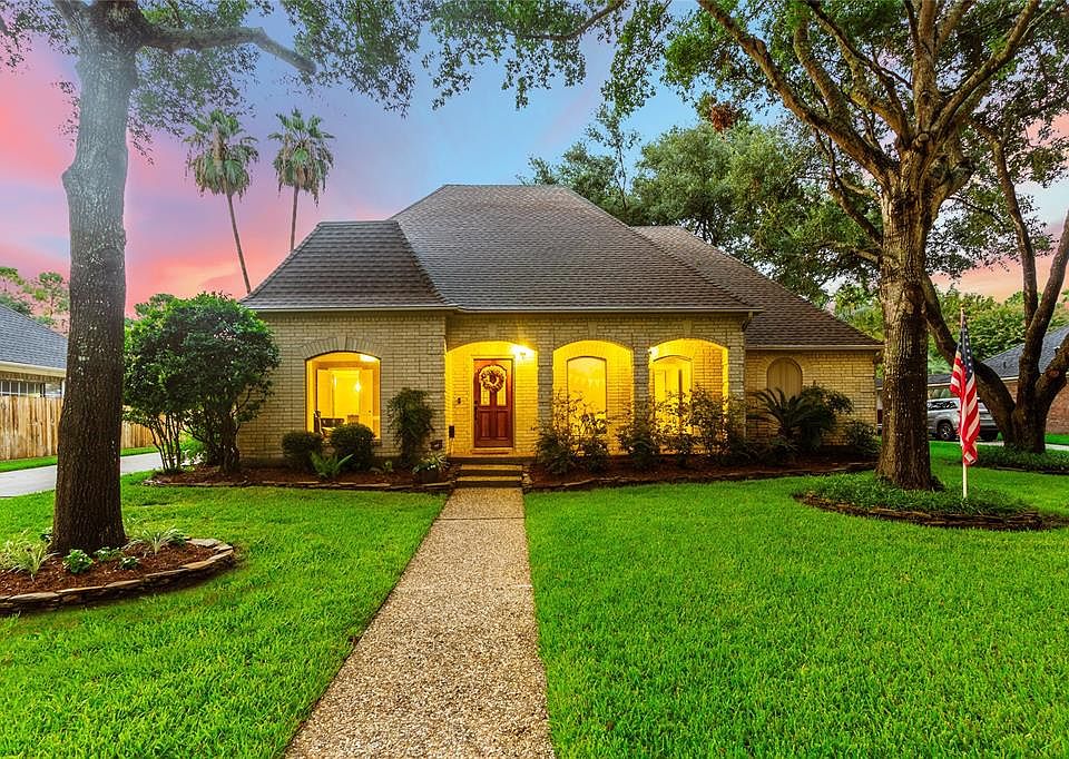 1st image of 18322 Longmoor Dr