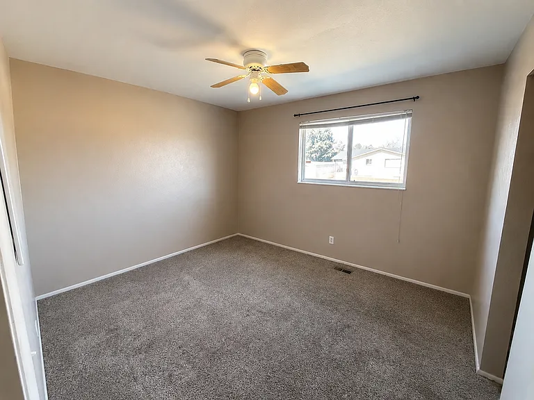 811 S 75 E — Photo 3