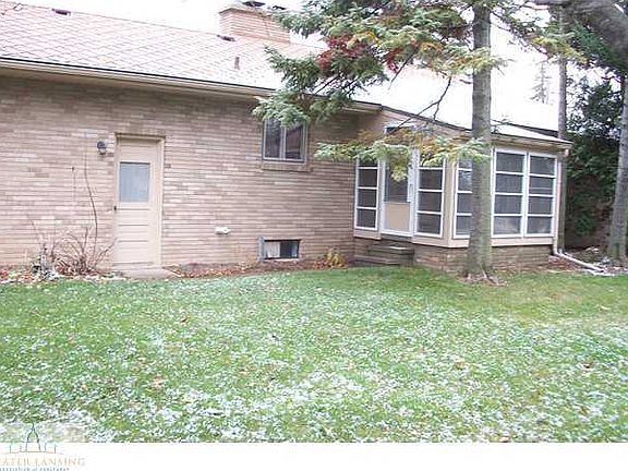 3rd image of 290 E Kenberry Dr