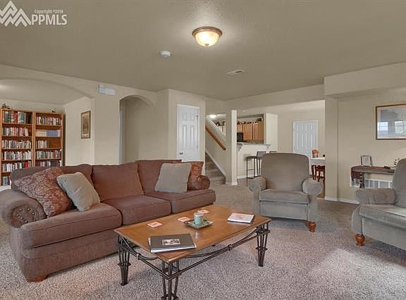 Beautiful & bright large Living Room
