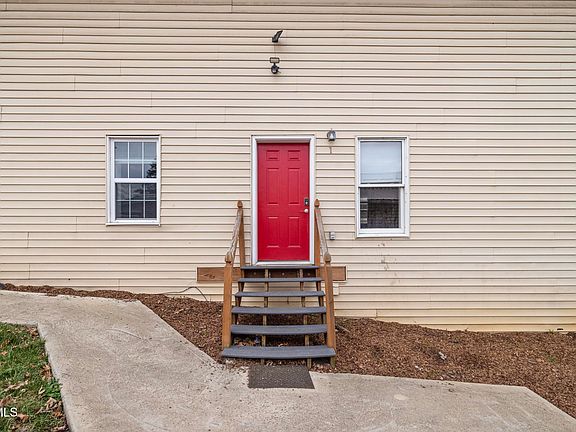 2nd image of 804 Lamont St