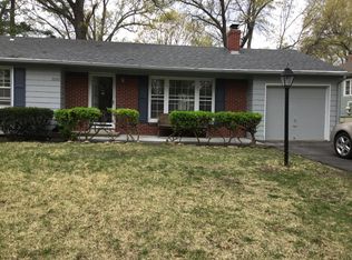 7046 Linden St, Prairie Village, KS 66208