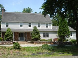 25 Courtland Dr, Shelton, CT 06484