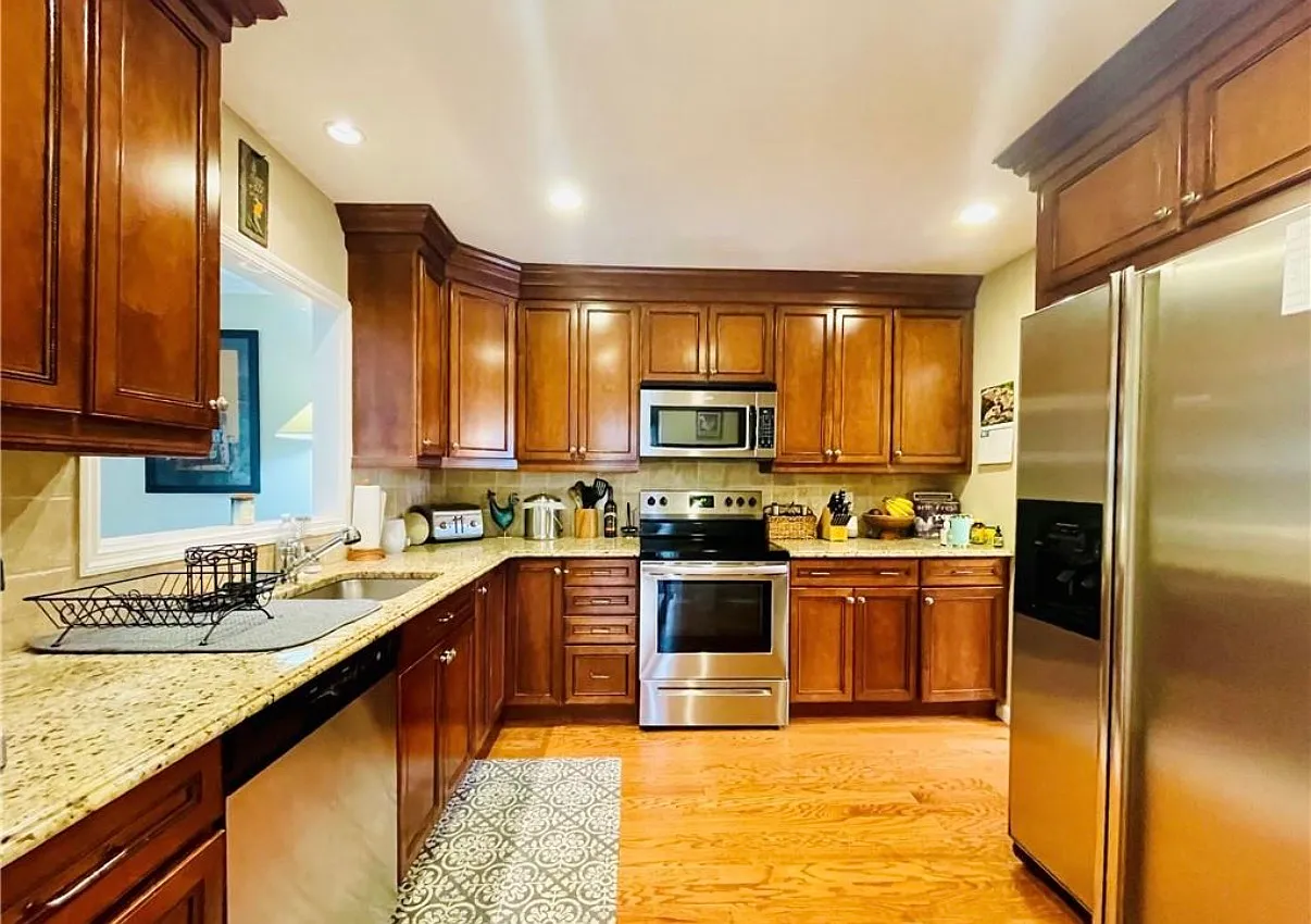 2 bed, 2.5 bath, 1293 sqft, $5,200 — Photo 4