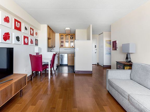 5th image of 301 Cathedral Pkwy #17B