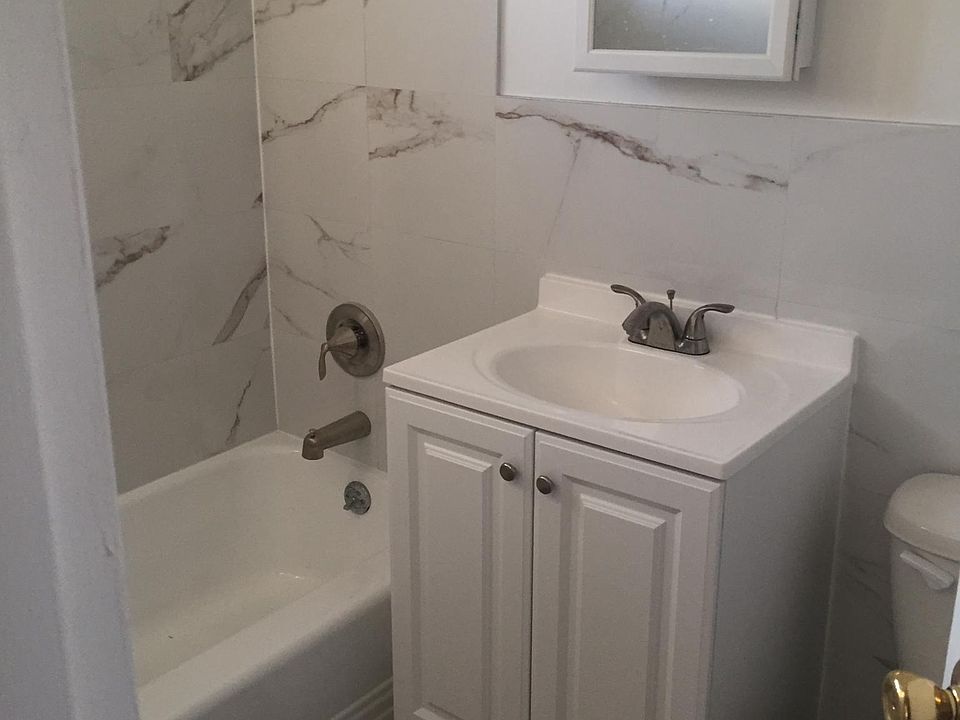 2nd image of 53 Bergen Blvd #5B
