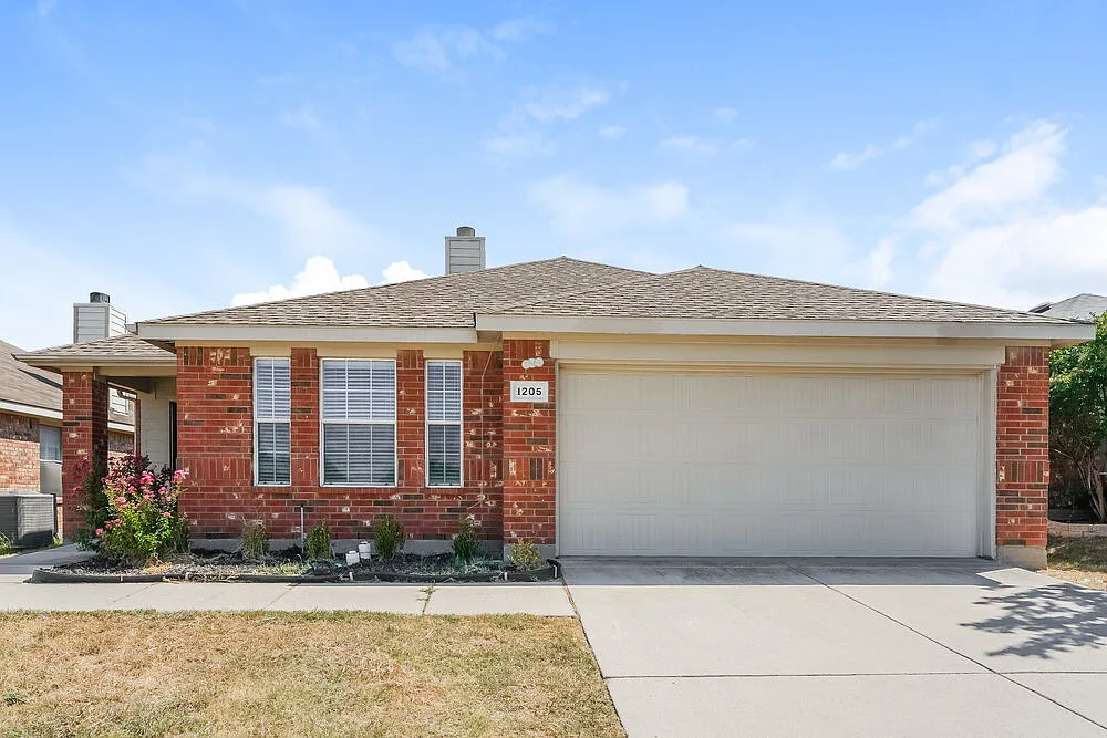 4 bed, 2.0 bath, 1804 sqft, $2,020 — Photo 1