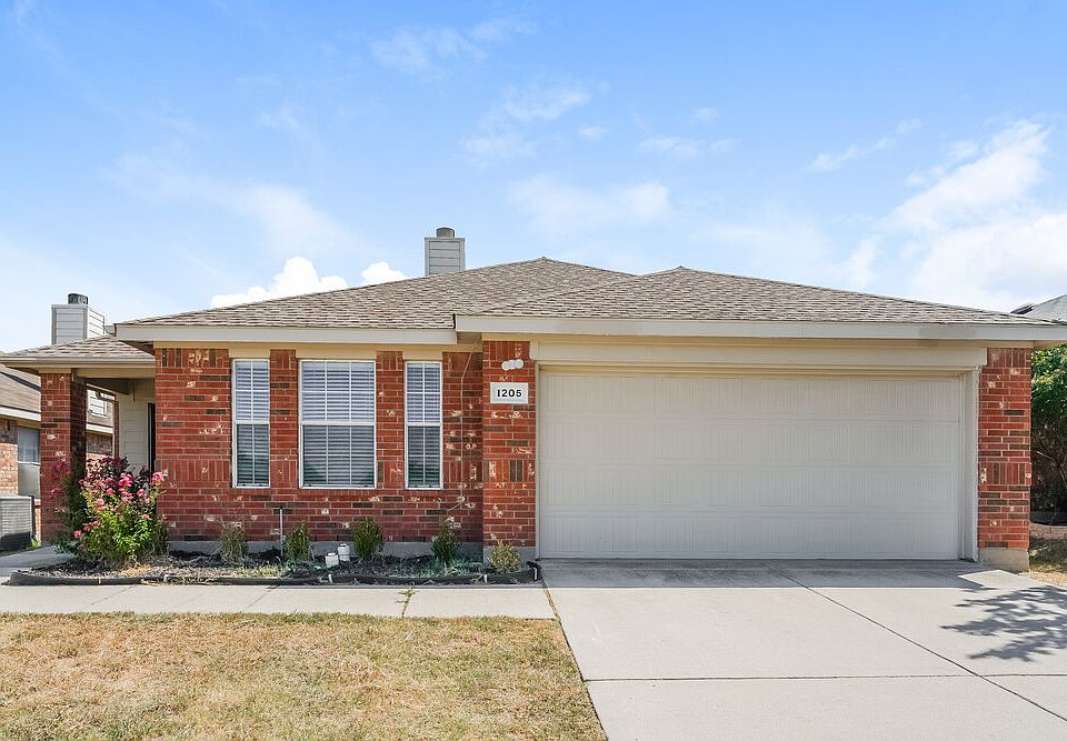 1st image of 1205 Artesia Dr