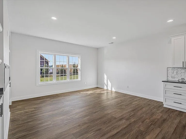 413 Weston Park — Photo 16