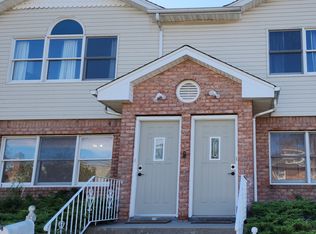 239 Elm Pl, Mineola, NY 11501